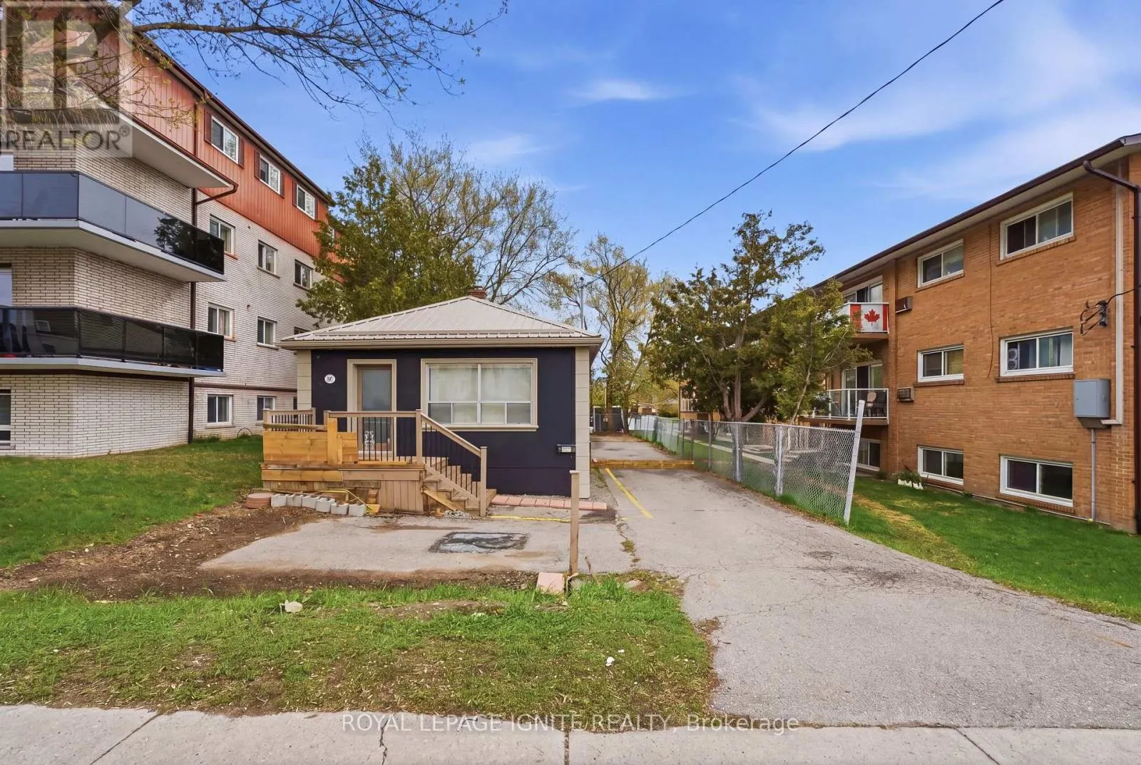 951 SIMCOE STREET N