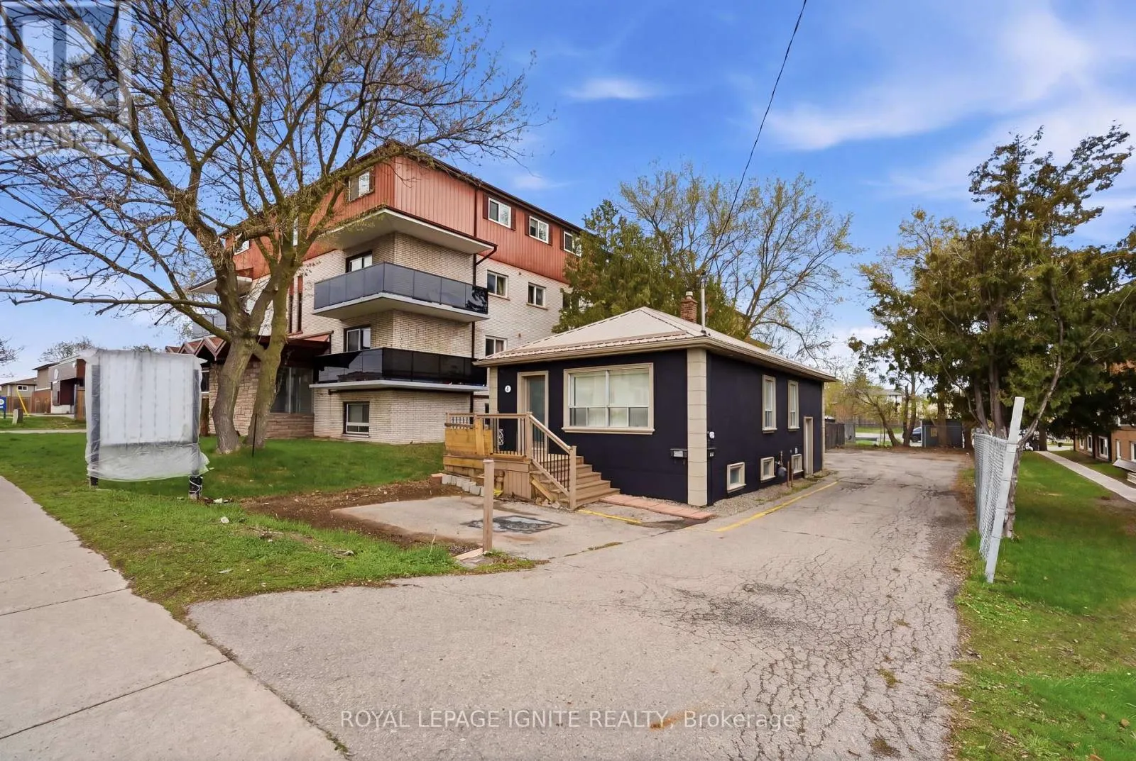 951 SIMCOE STREET N