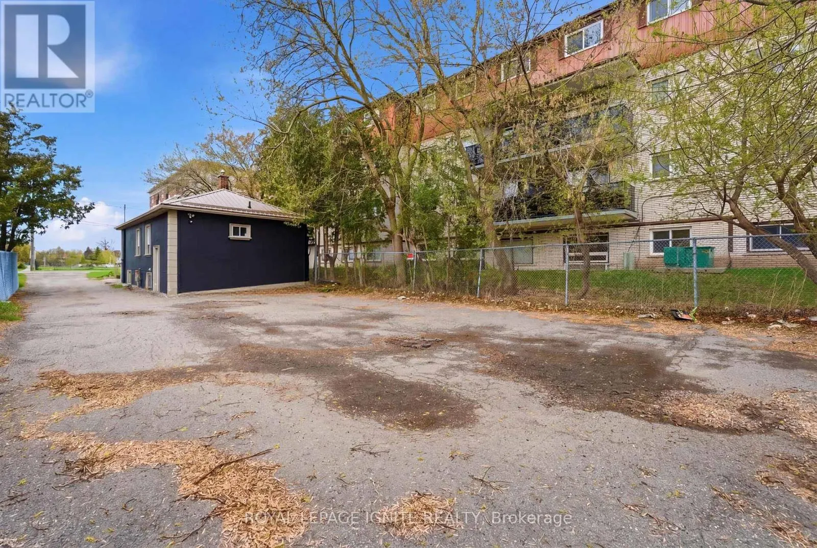 951 SIMCOE STREET N