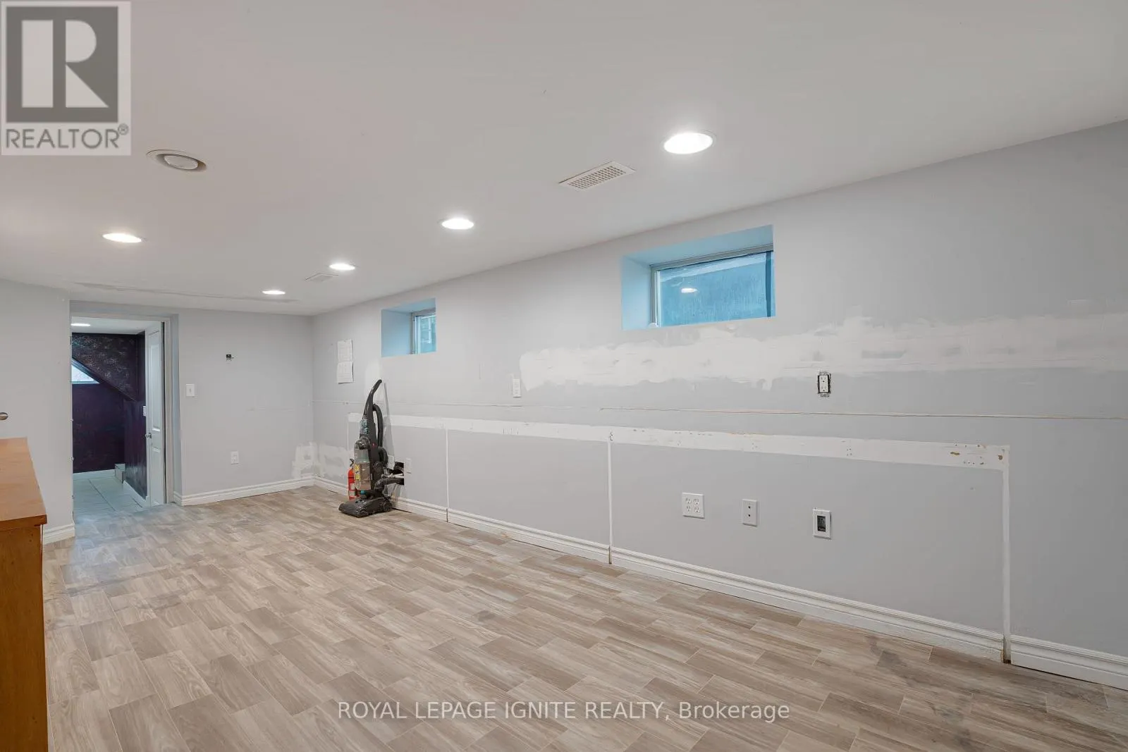 951 SIMCOE STREET N