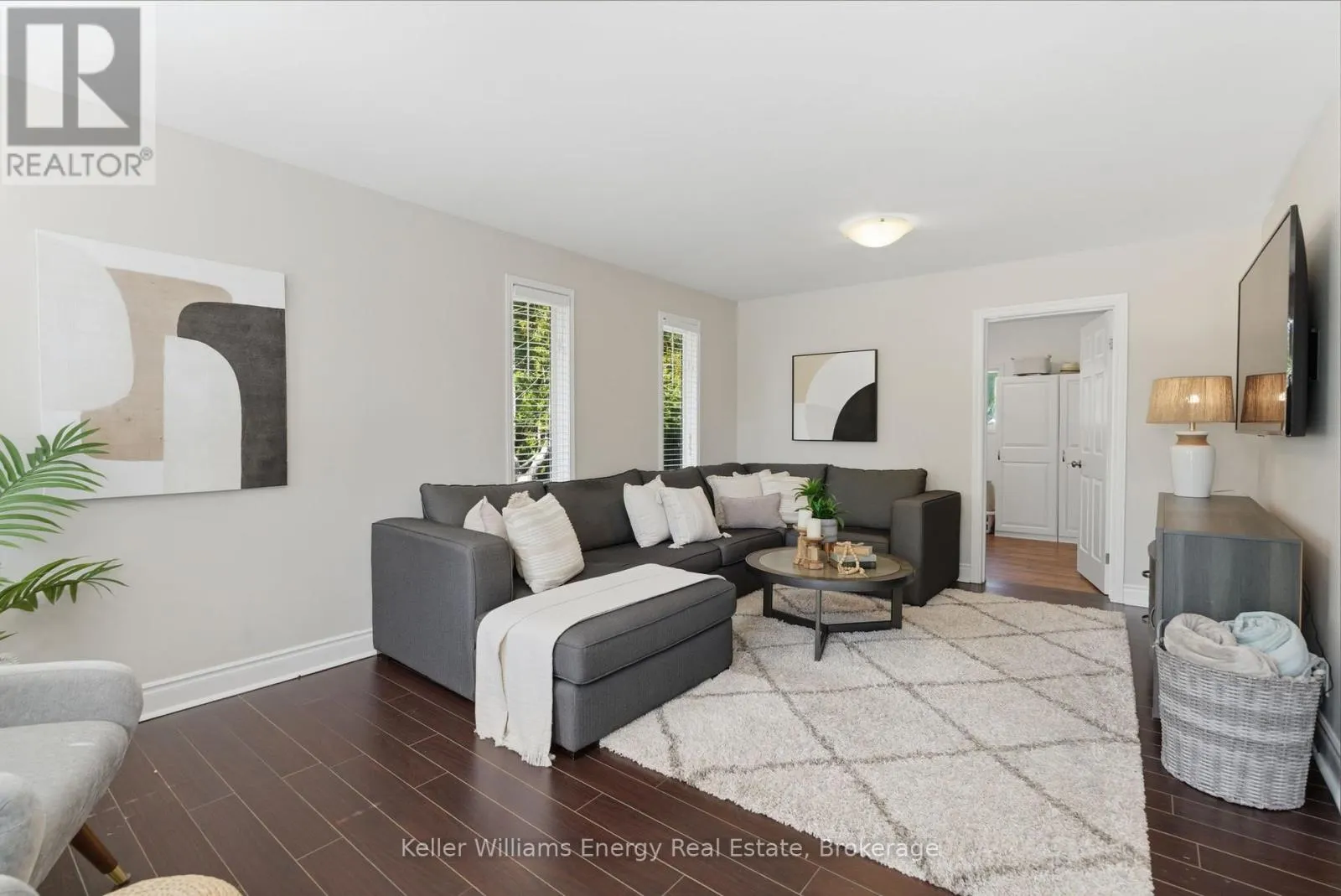 67 EDGEWOOD CRESCENT