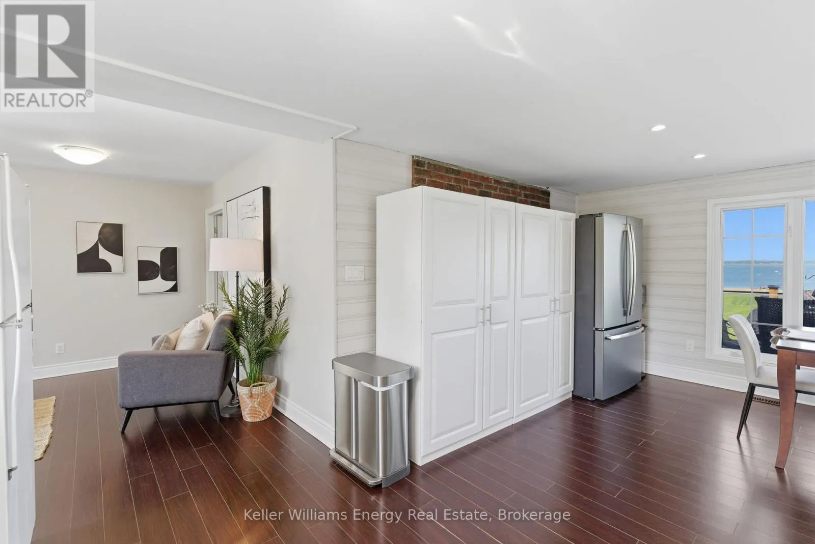 67 EDGEWOOD CRESCENT