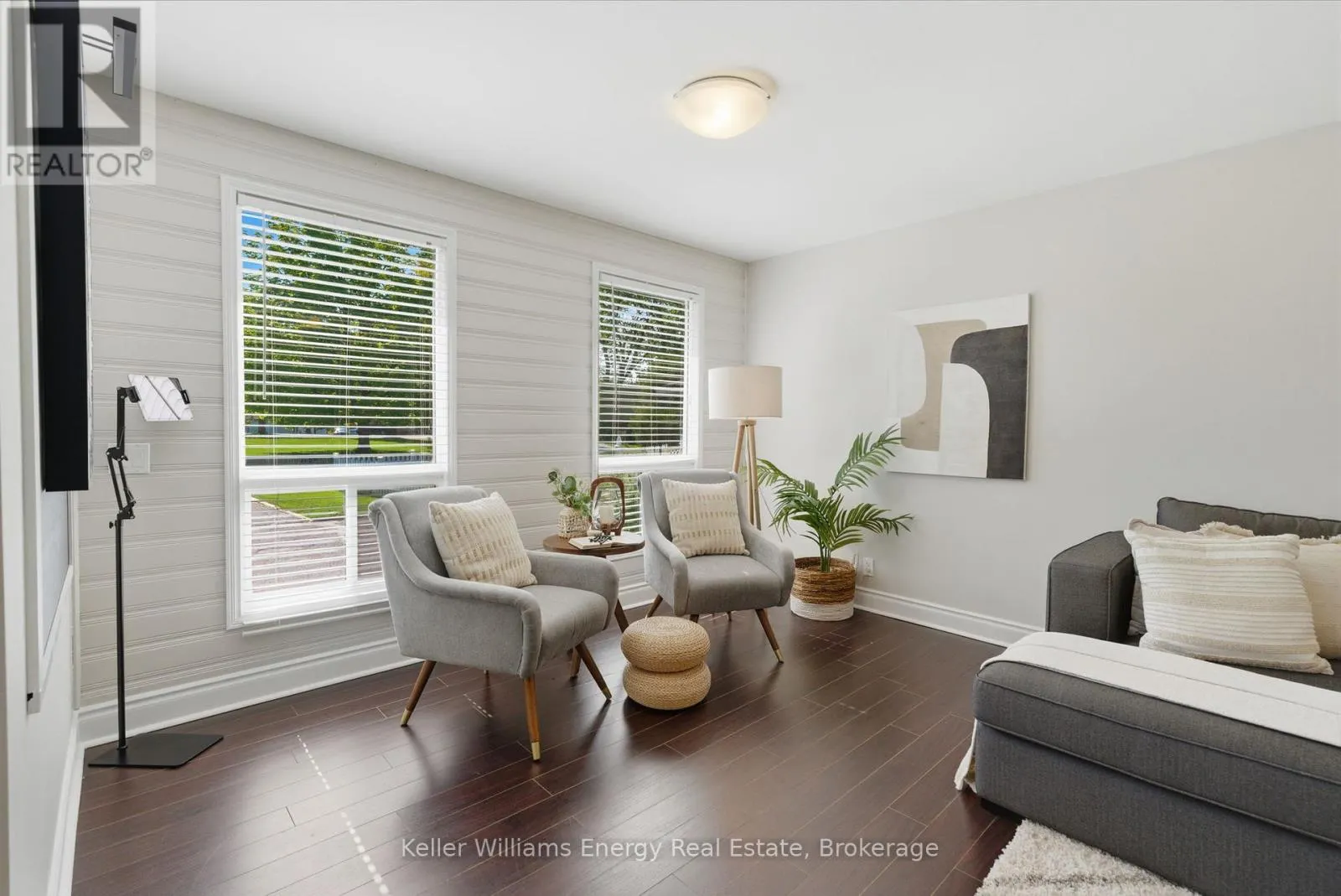 67 EDGEWOOD CRESCENT