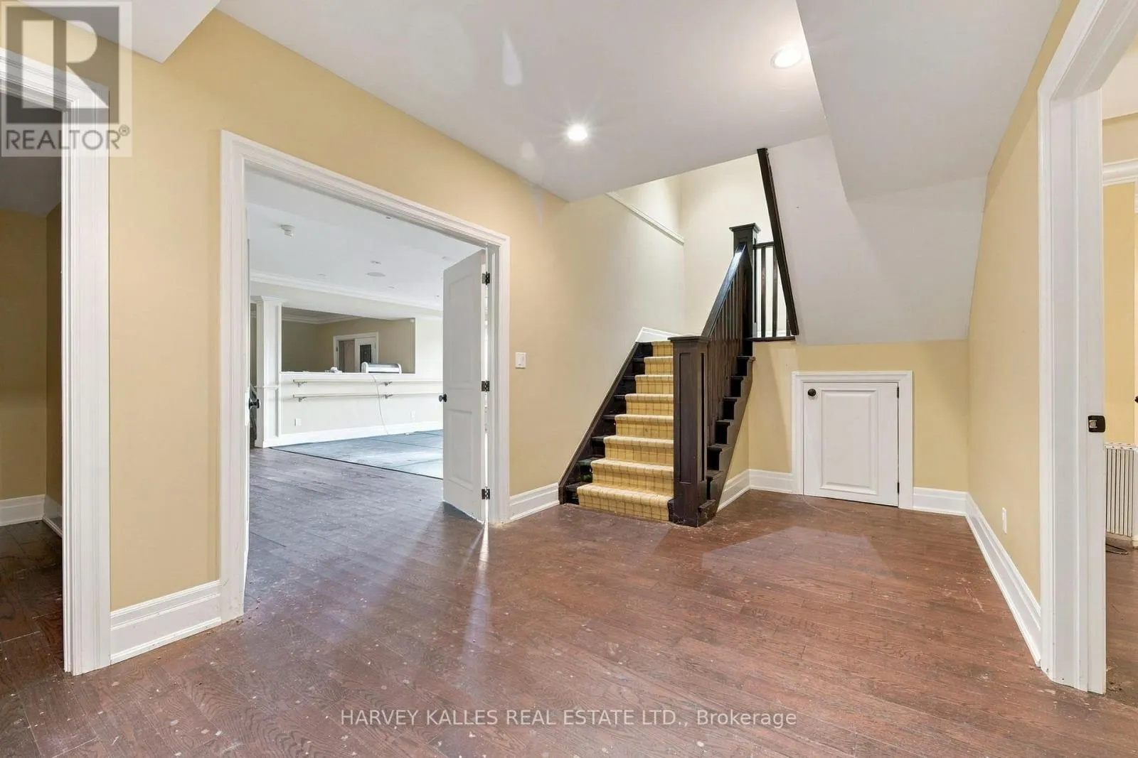 7472 ASHBURN ROAD