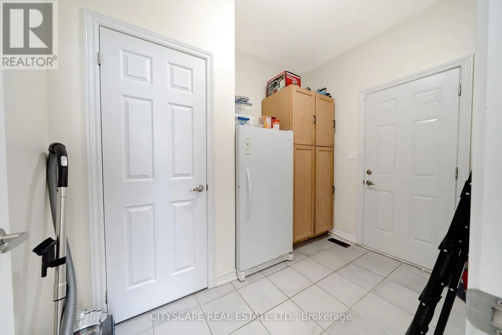 250 CROMBIE STREET