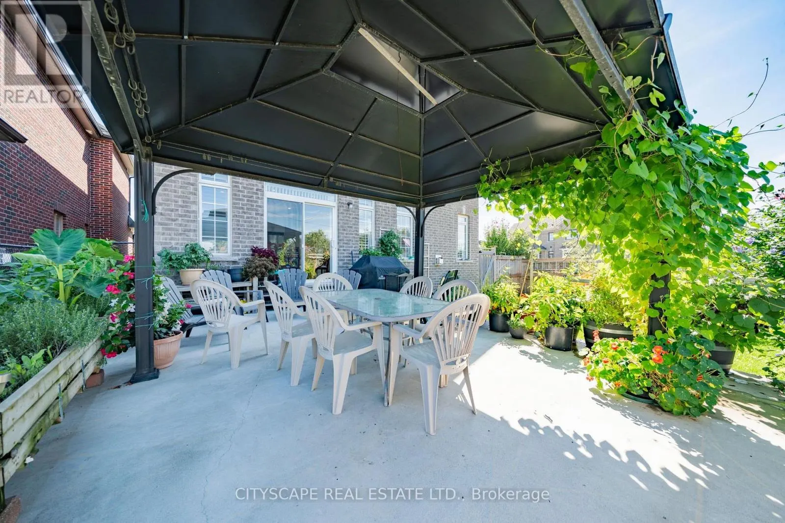 250 CROMBIE STREET