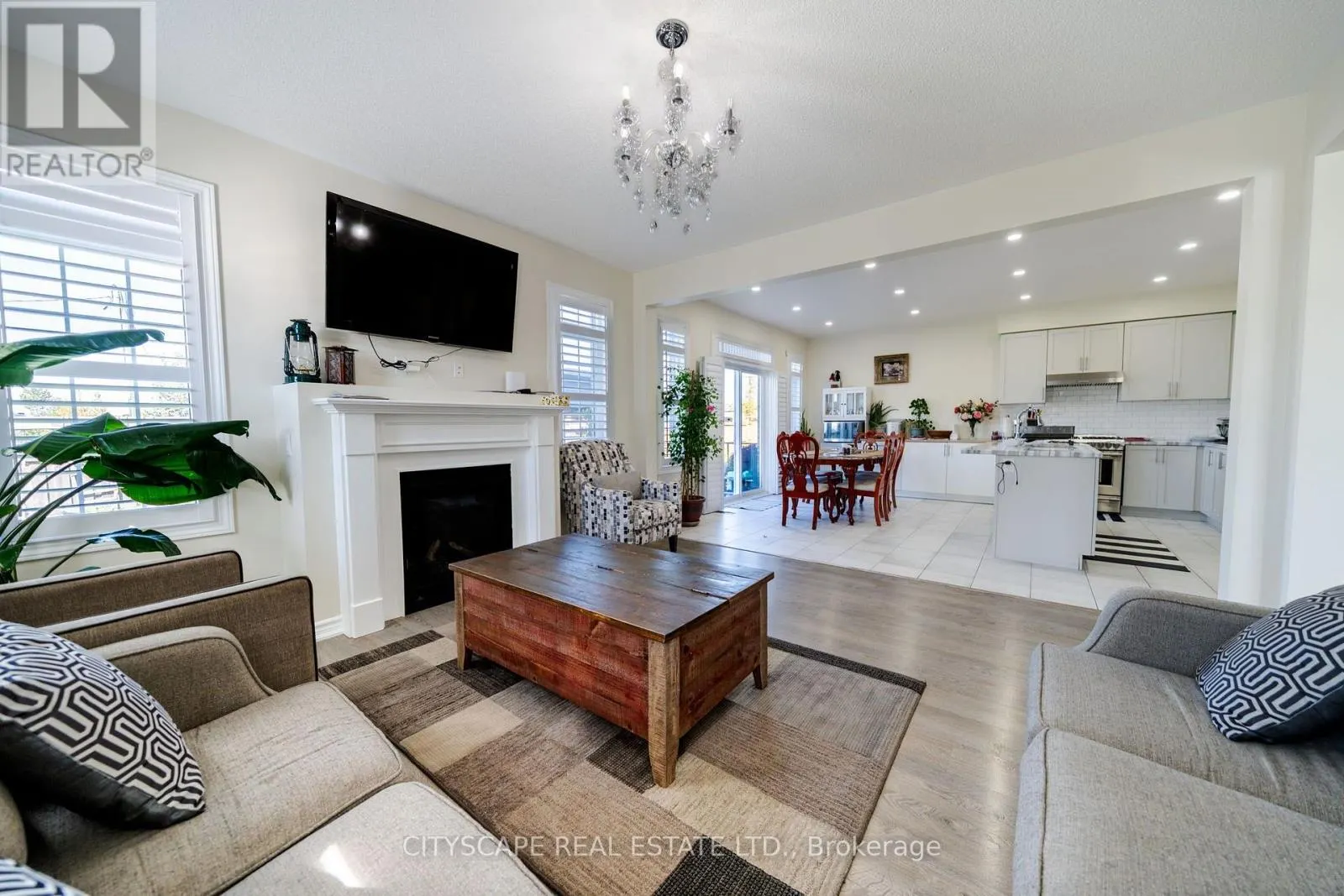 250 CROMBIE STREET