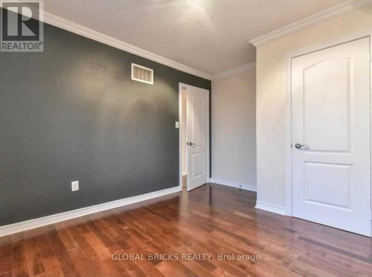 1 RAMPART CRESCENT