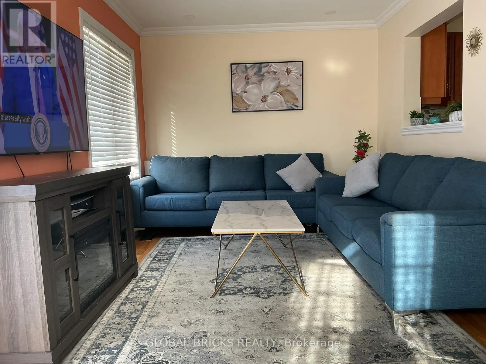 1 RAMPART CRESCENT