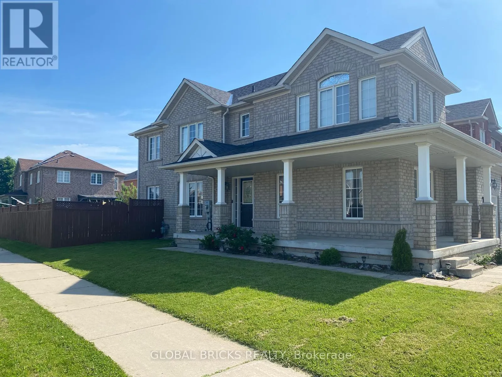 1 RAMPART CRESCENT