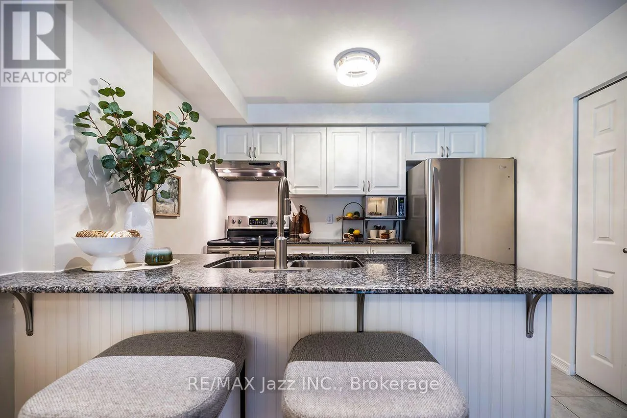 102 - 61 CLARINGTON BOULEVARD #102