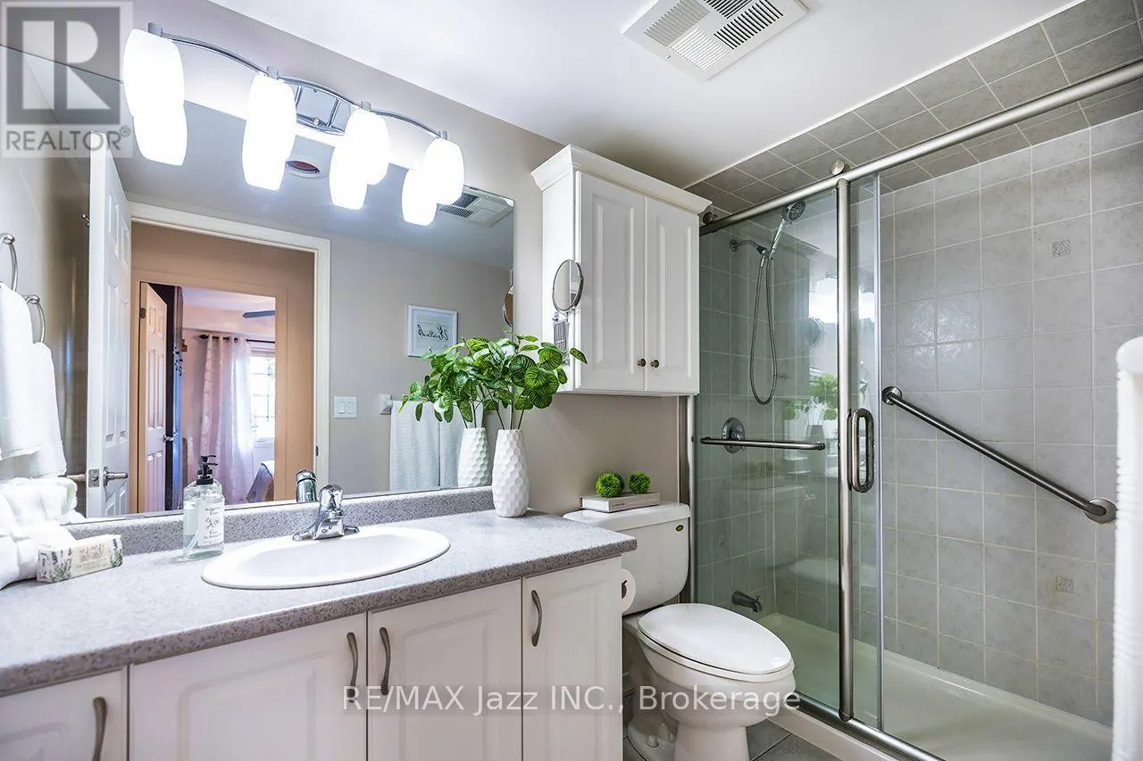 102 - 61 CLARINGTON BOULEVARD #102