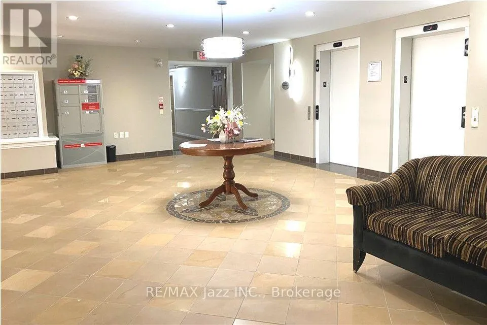 102 - 61 CLARINGTON BOULEVARD #102