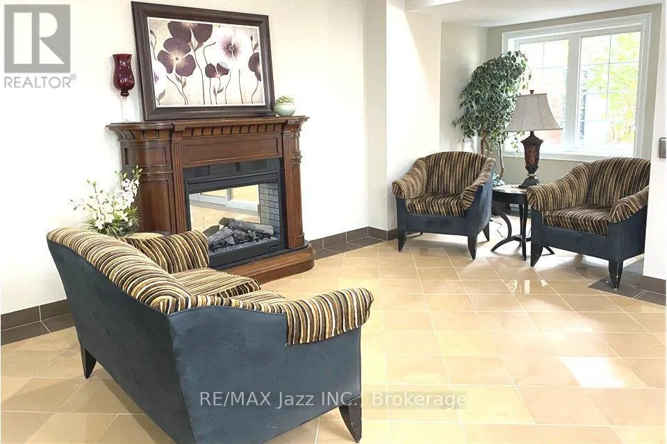 102 - 61 CLARINGTON BOULEVARD #102