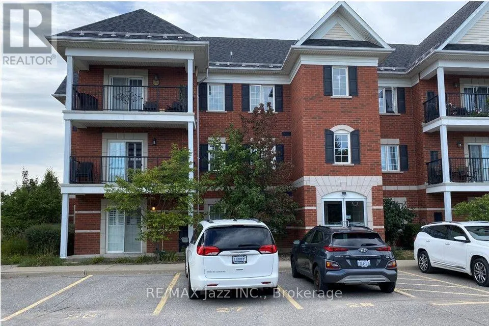 102 - 61 CLARINGTON BOULEVARD #102