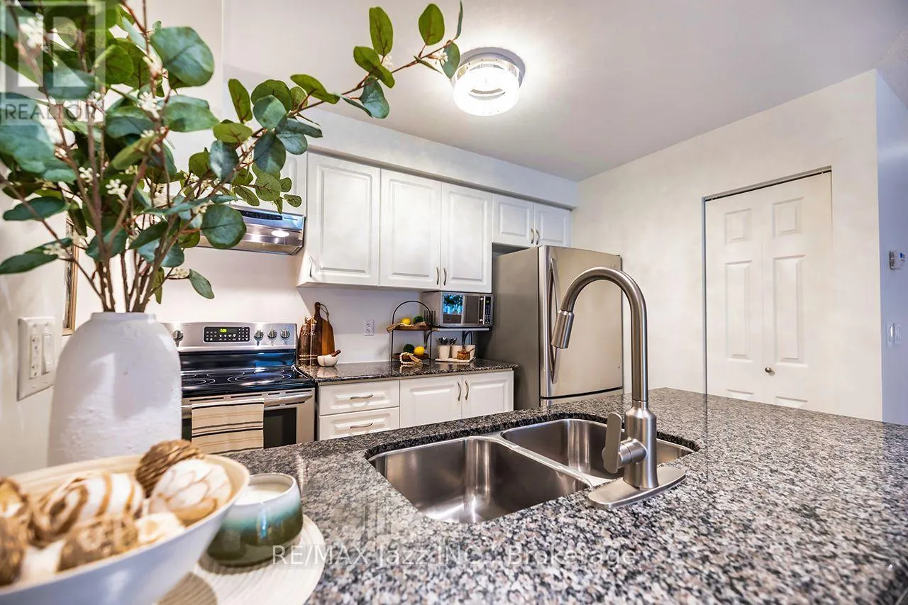 102 - 61 CLARINGTON BOULEVARD #102
