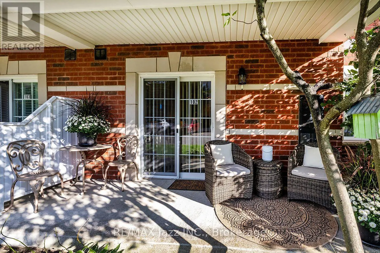 102 - 61 CLARINGTON BOULEVARD #102