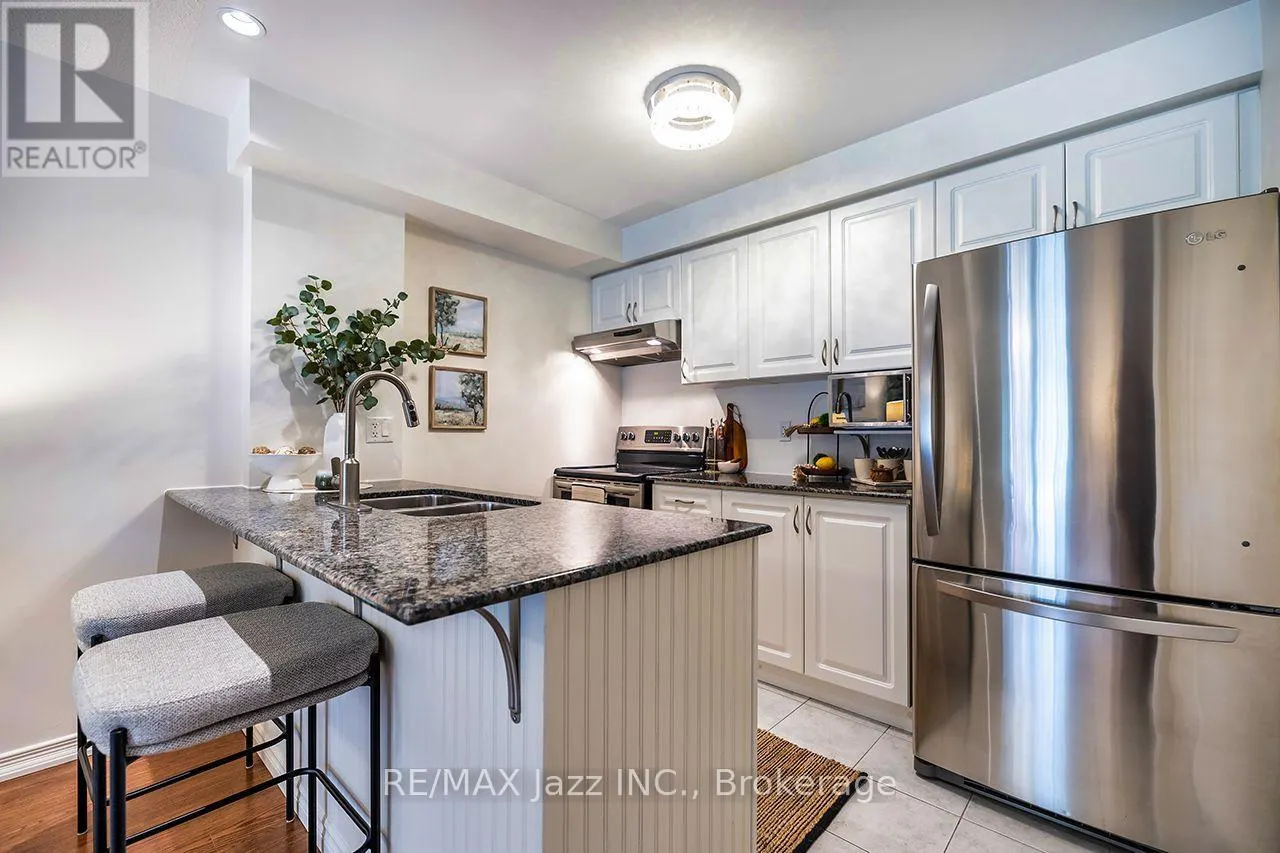 102 - 61 CLARINGTON BOULEVARD #102