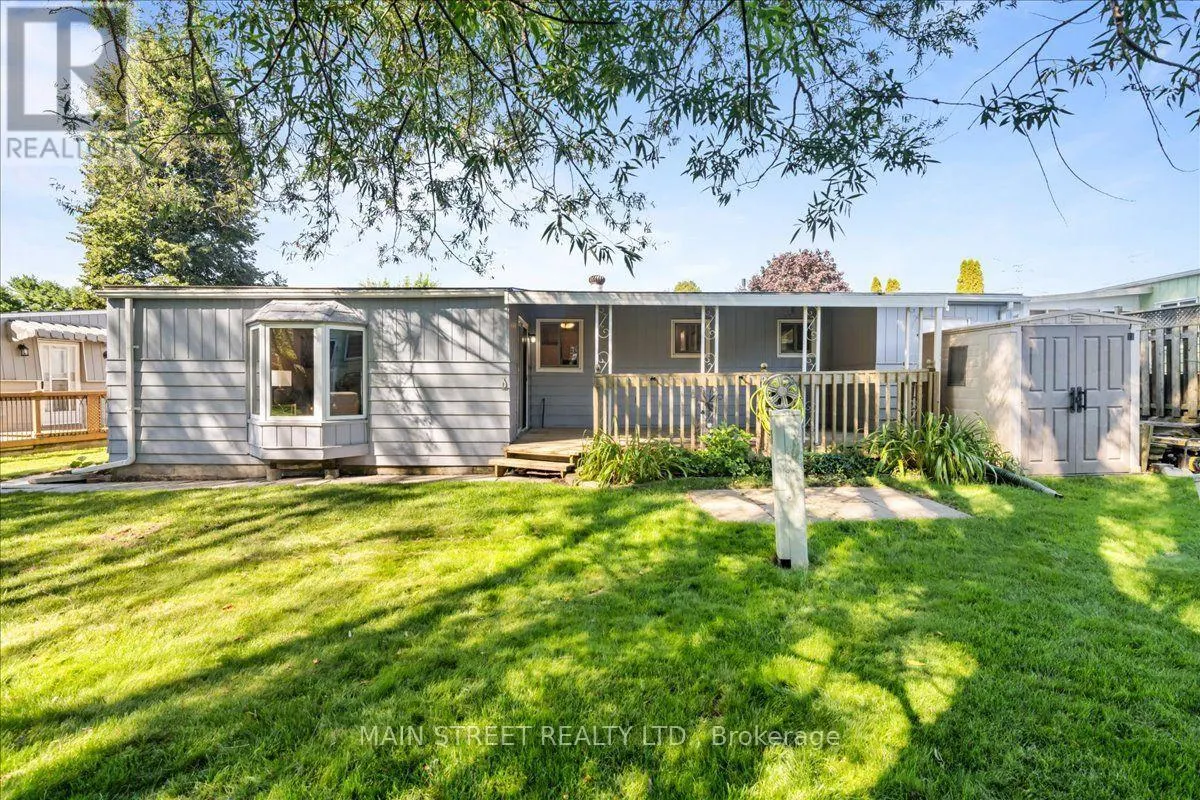 2 PINERIDGE CRESCENT