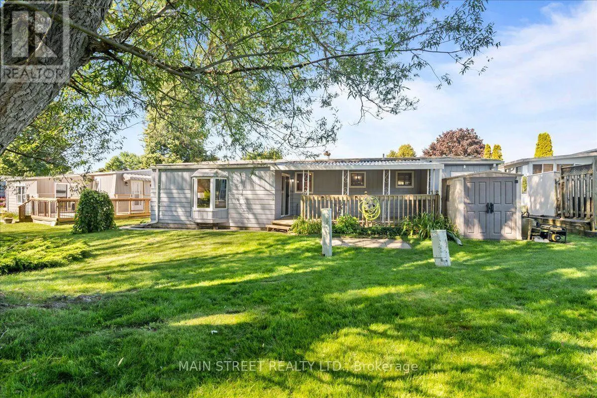 2 PINERIDGE CRESCENT