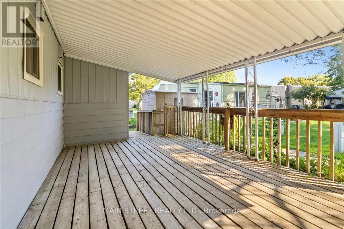 2 PINERIDGE CRESCENT