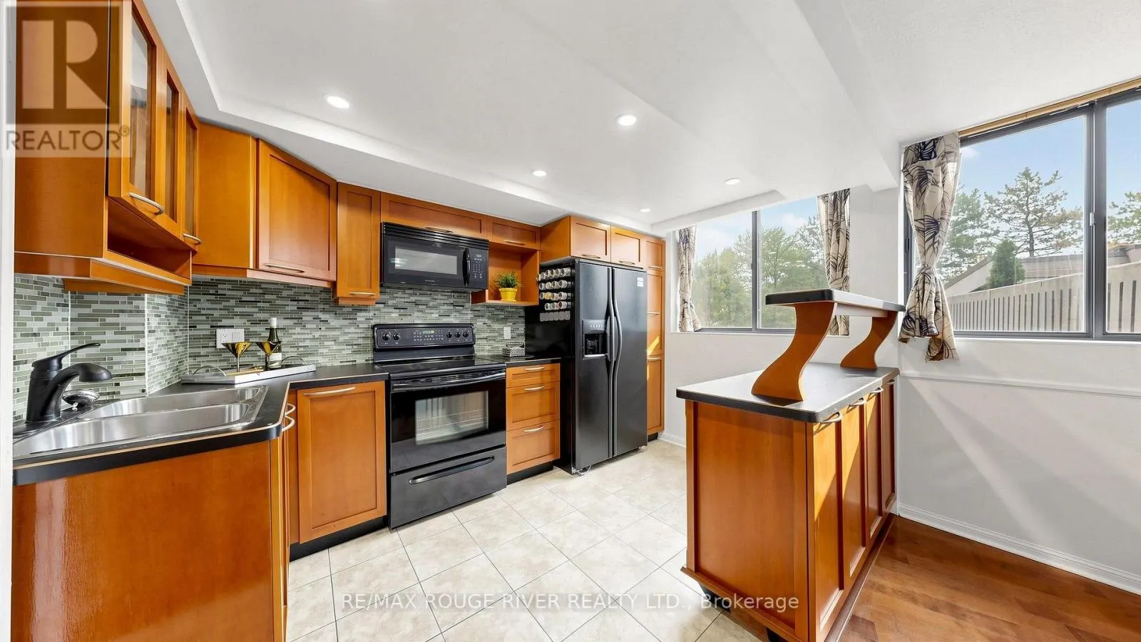 206 - 757 VICTORIA PARK AVENUE