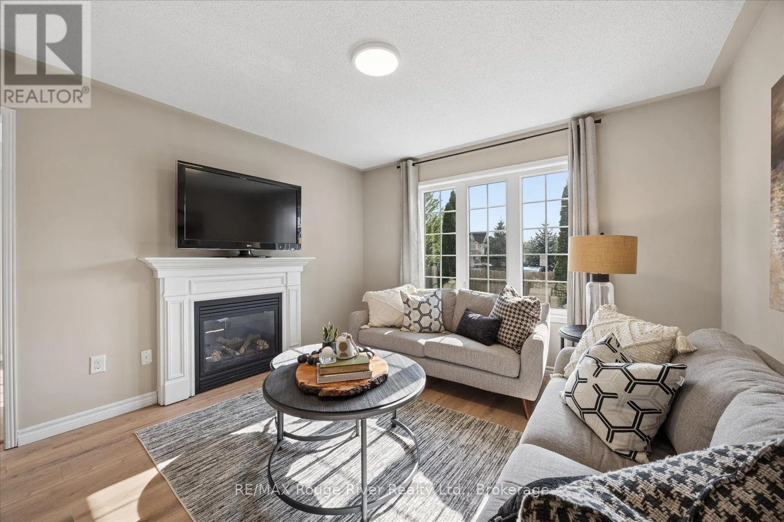 85 LANDER CRESCENT
