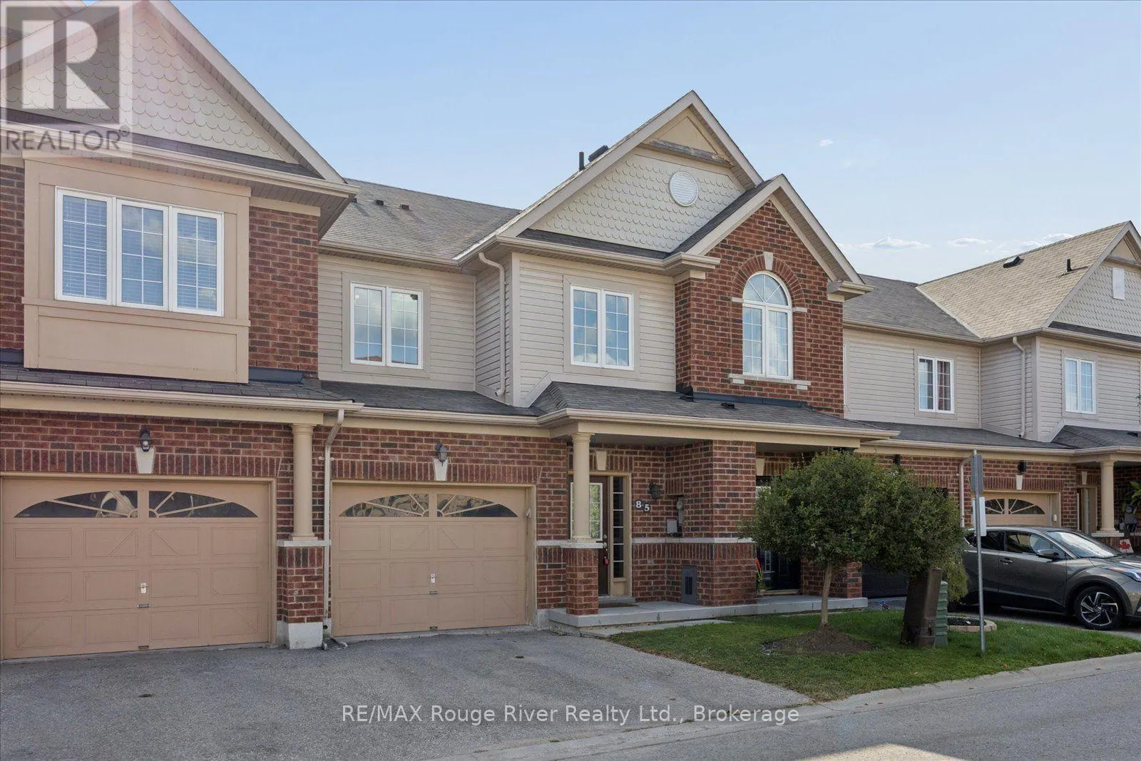 85 LANDER CRESCENT
