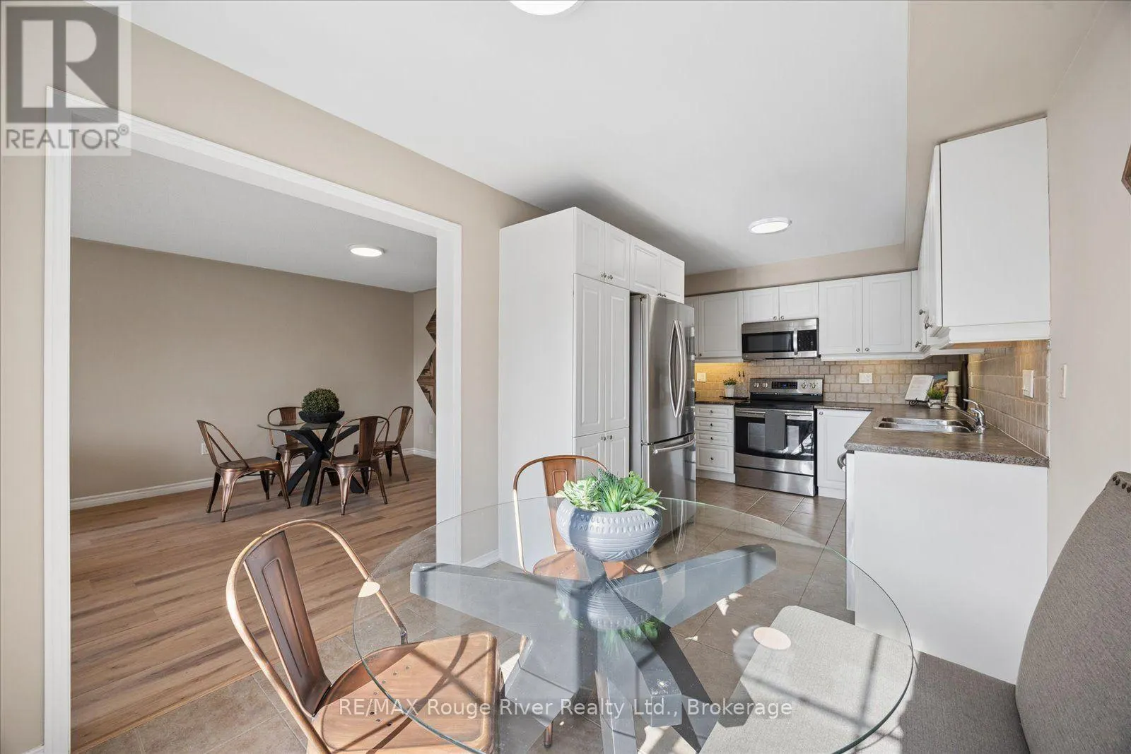 85 LANDER CRESCENT