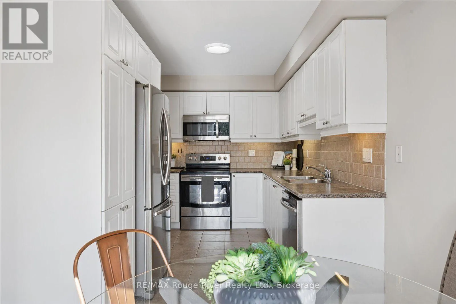 85 LANDER CRESCENT