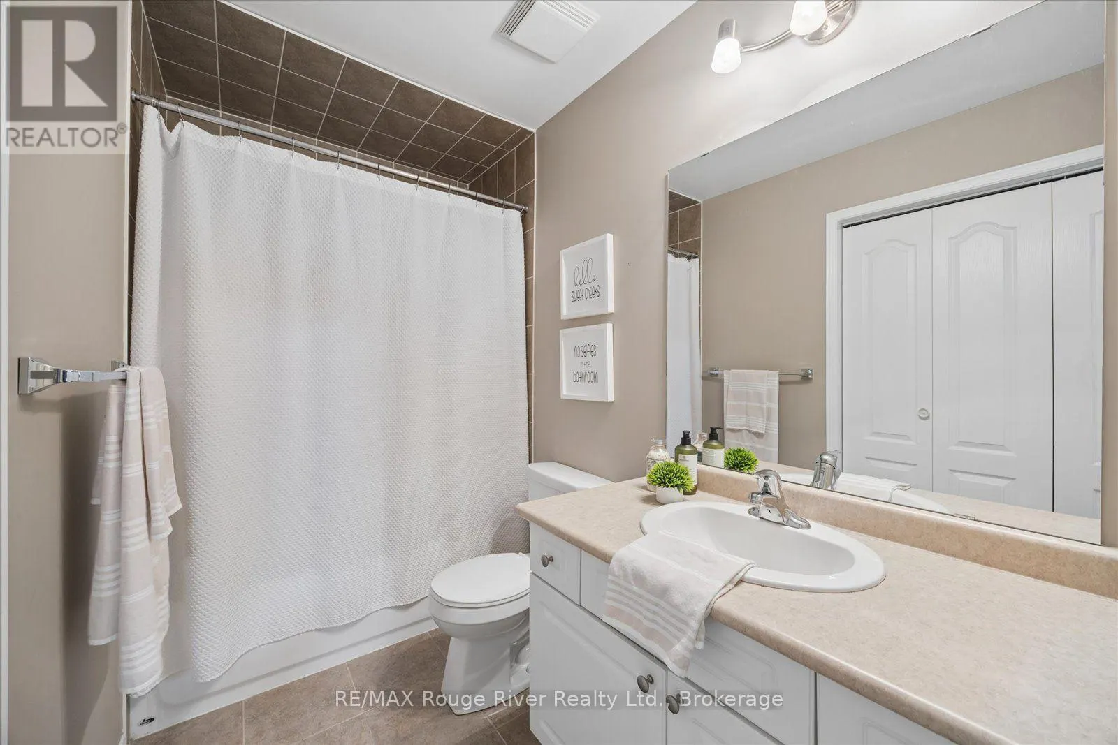 85 LANDER CRESCENT