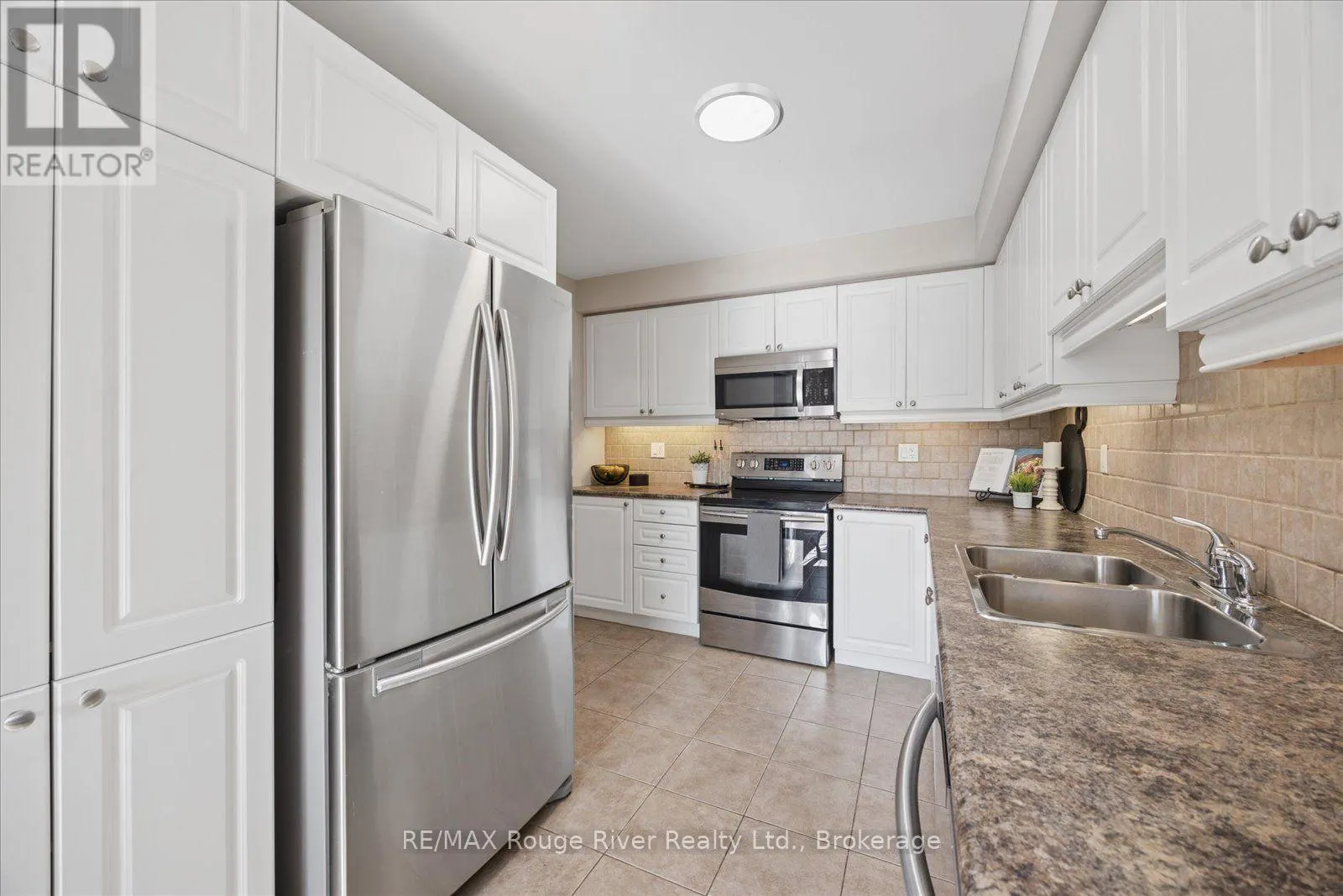 85 LANDER CRESCENT