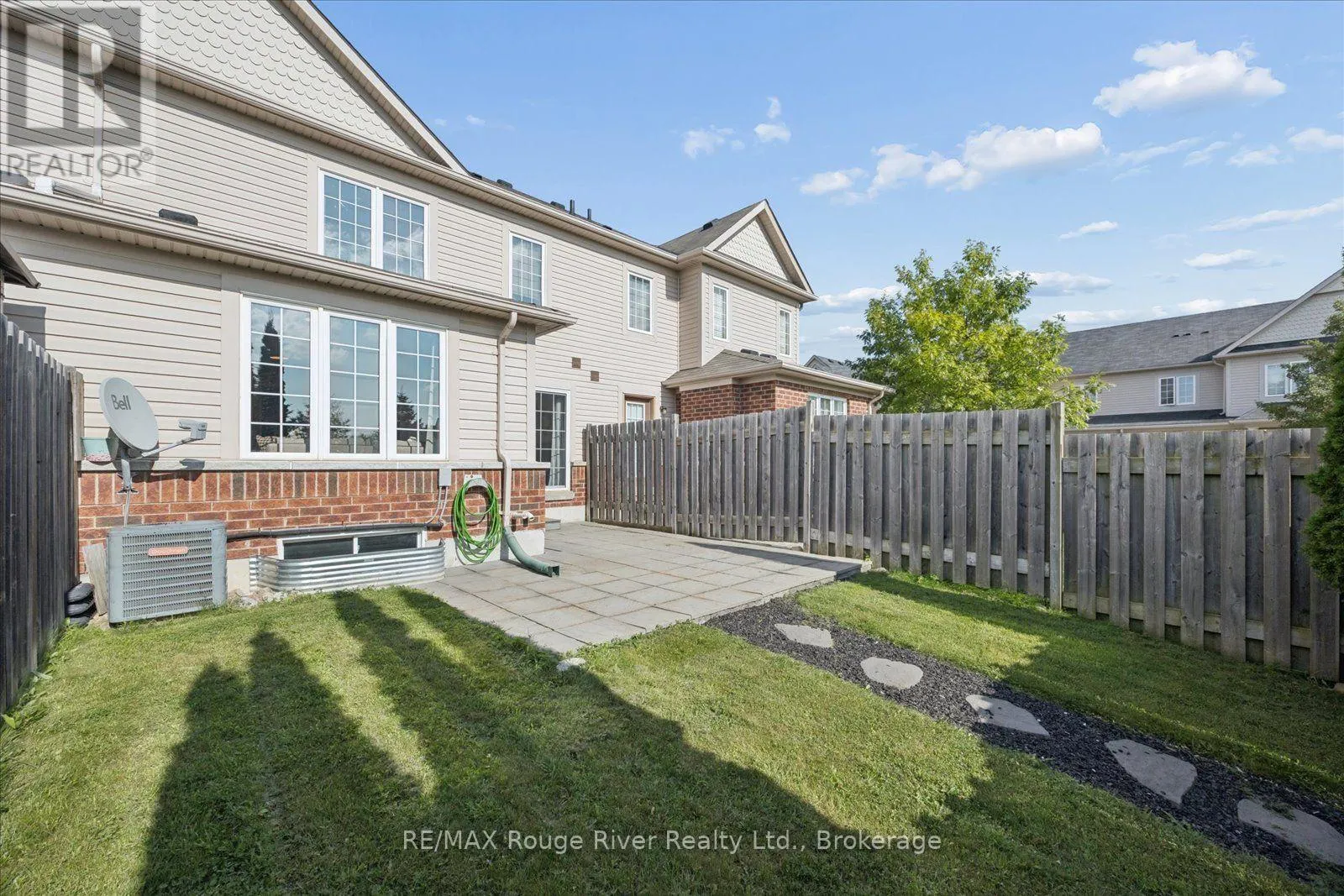 85 LANDER CRESCENT