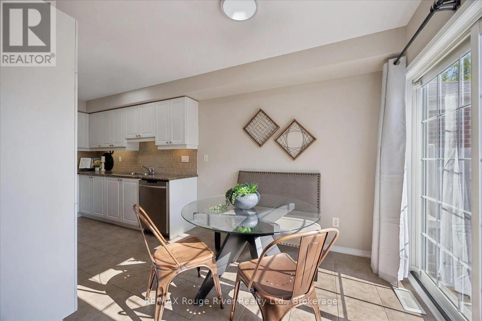 85 LANDER CRESCENT