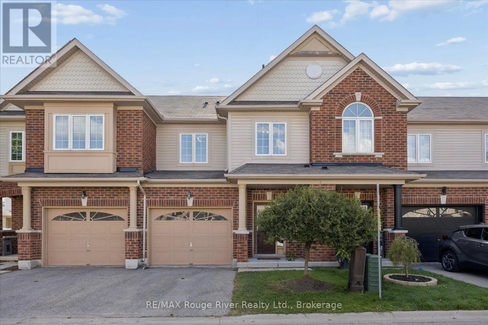 85 LANDER CRESCENT