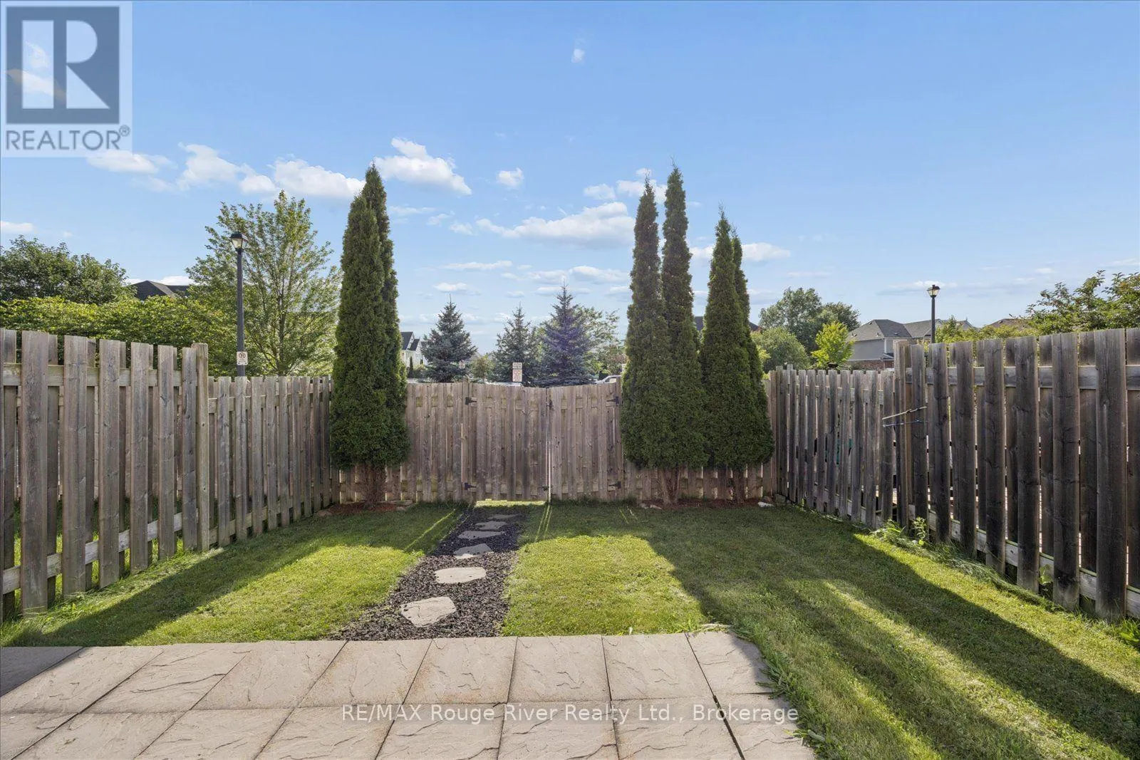 85 LANDER CRESCENT