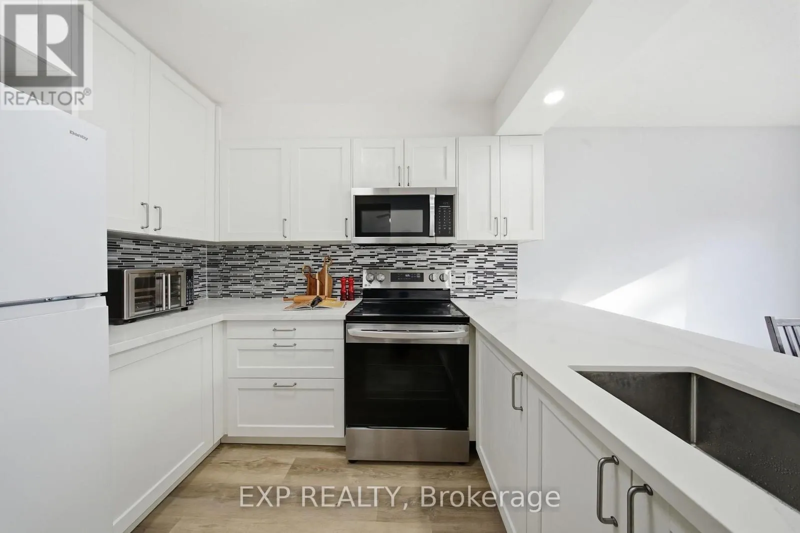 64 PARKLANE CIRCLE