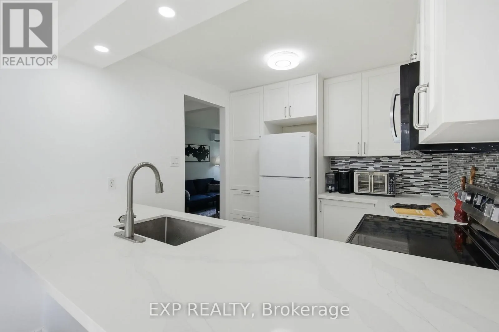 64 PARKLANE CIRCLE