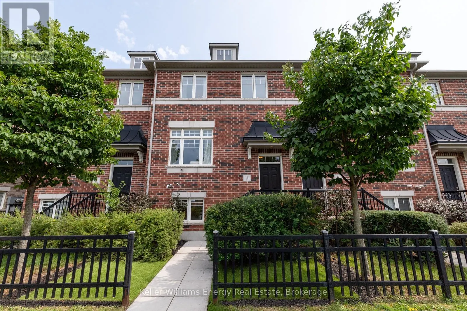 16 STREATHERN WAY