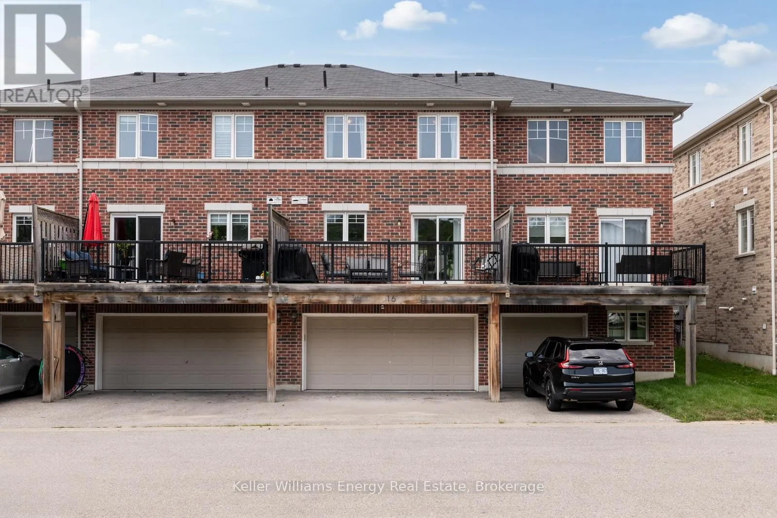 16 STREATHERN WAY