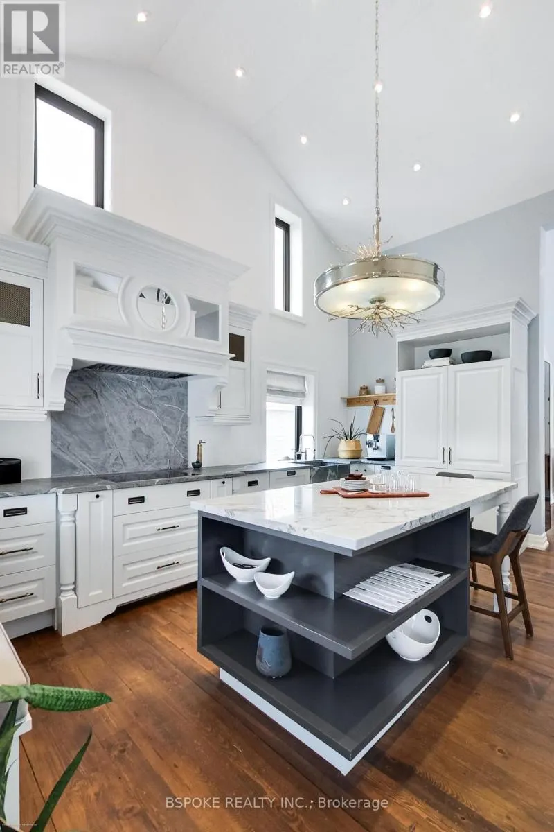 578 KINGSTON ROAD W