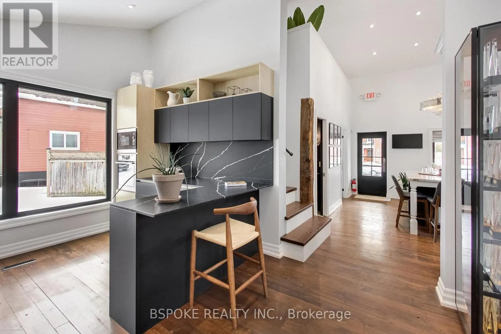 578 KINGSTON ROAD W
