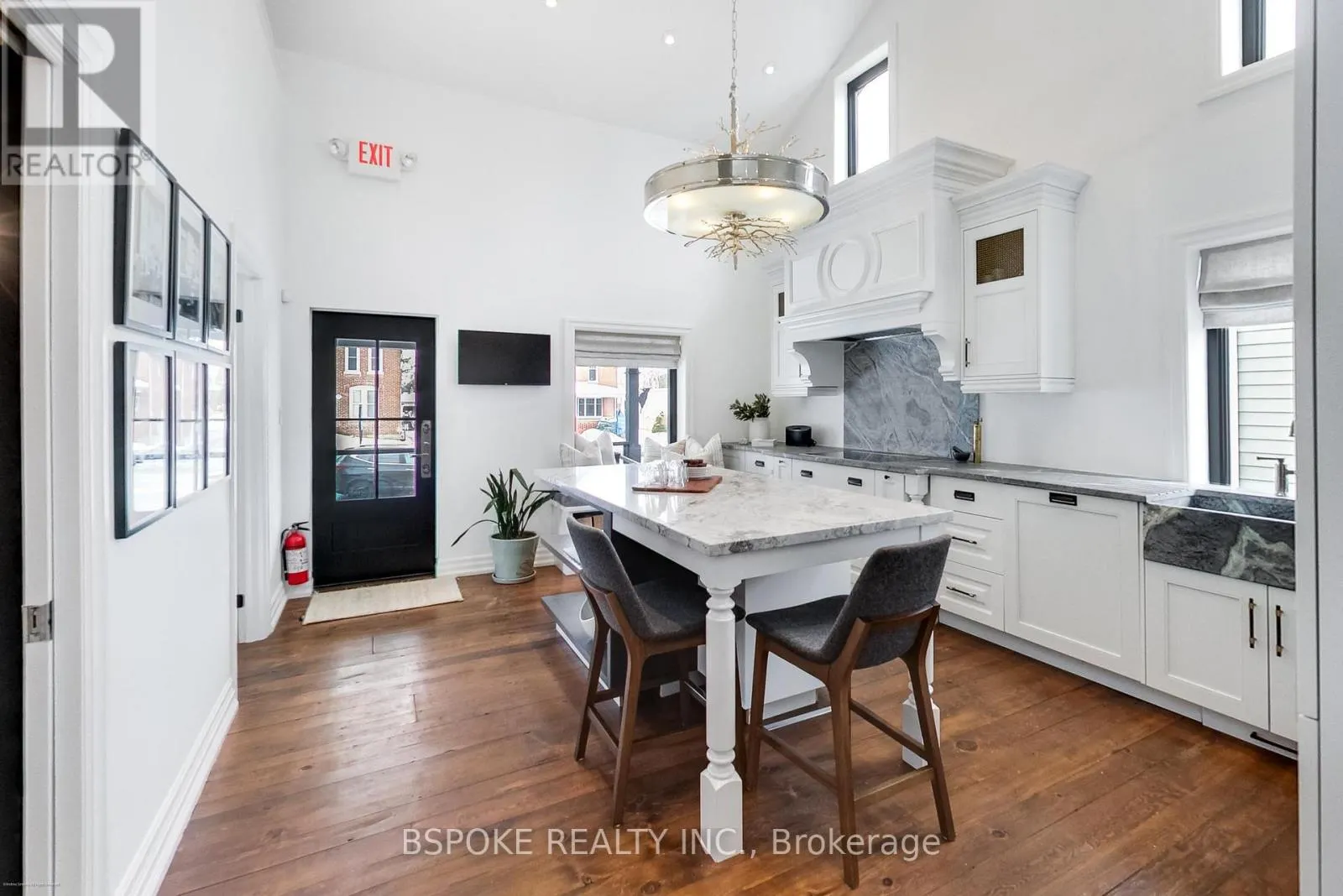 578 KINGSTON ROAD W