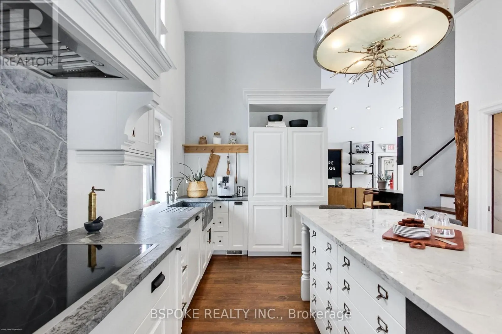 578 KINGSTON ROAD W
