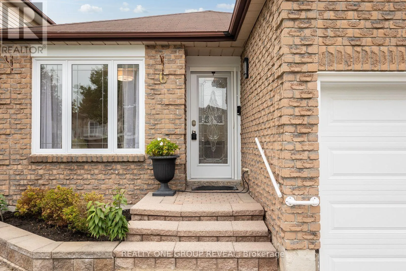 6 MCFEETERS CRESCENT