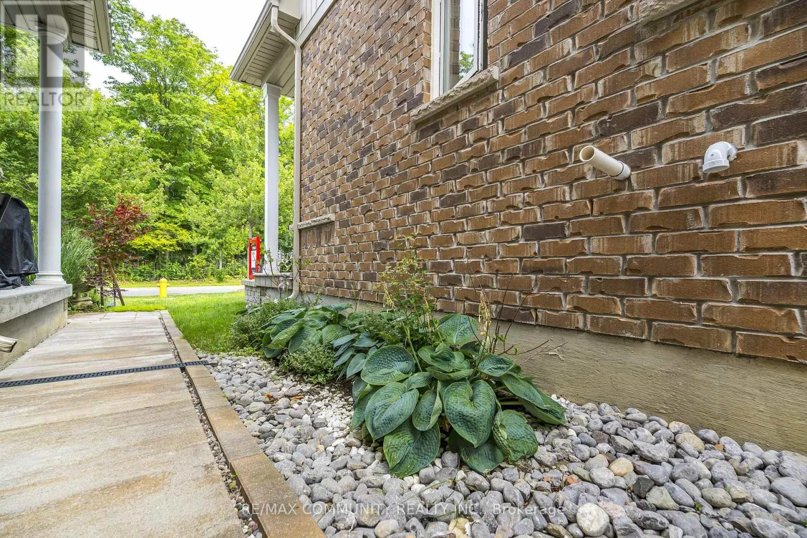 23 HOLYROD DRIVE