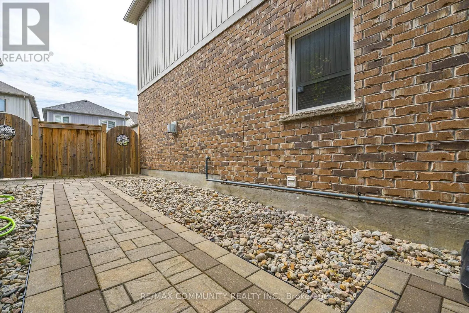 23 HOLYROD DRIVE