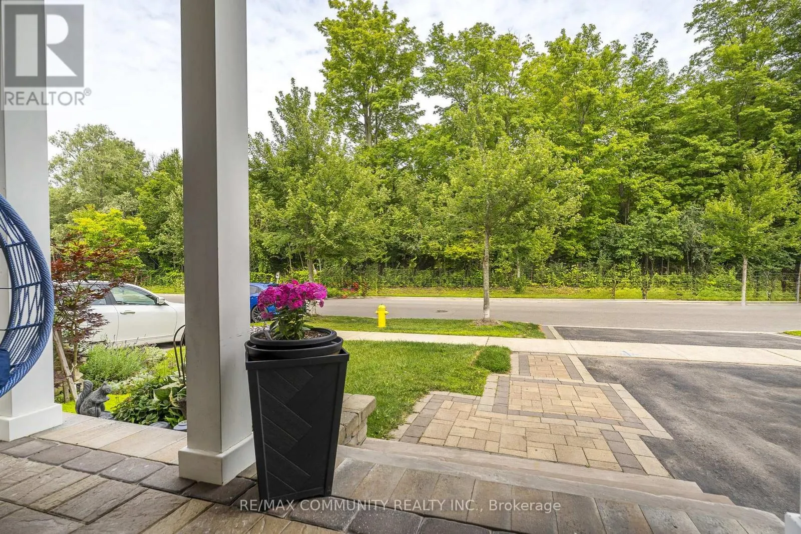 23 HOLYROD DRIVE