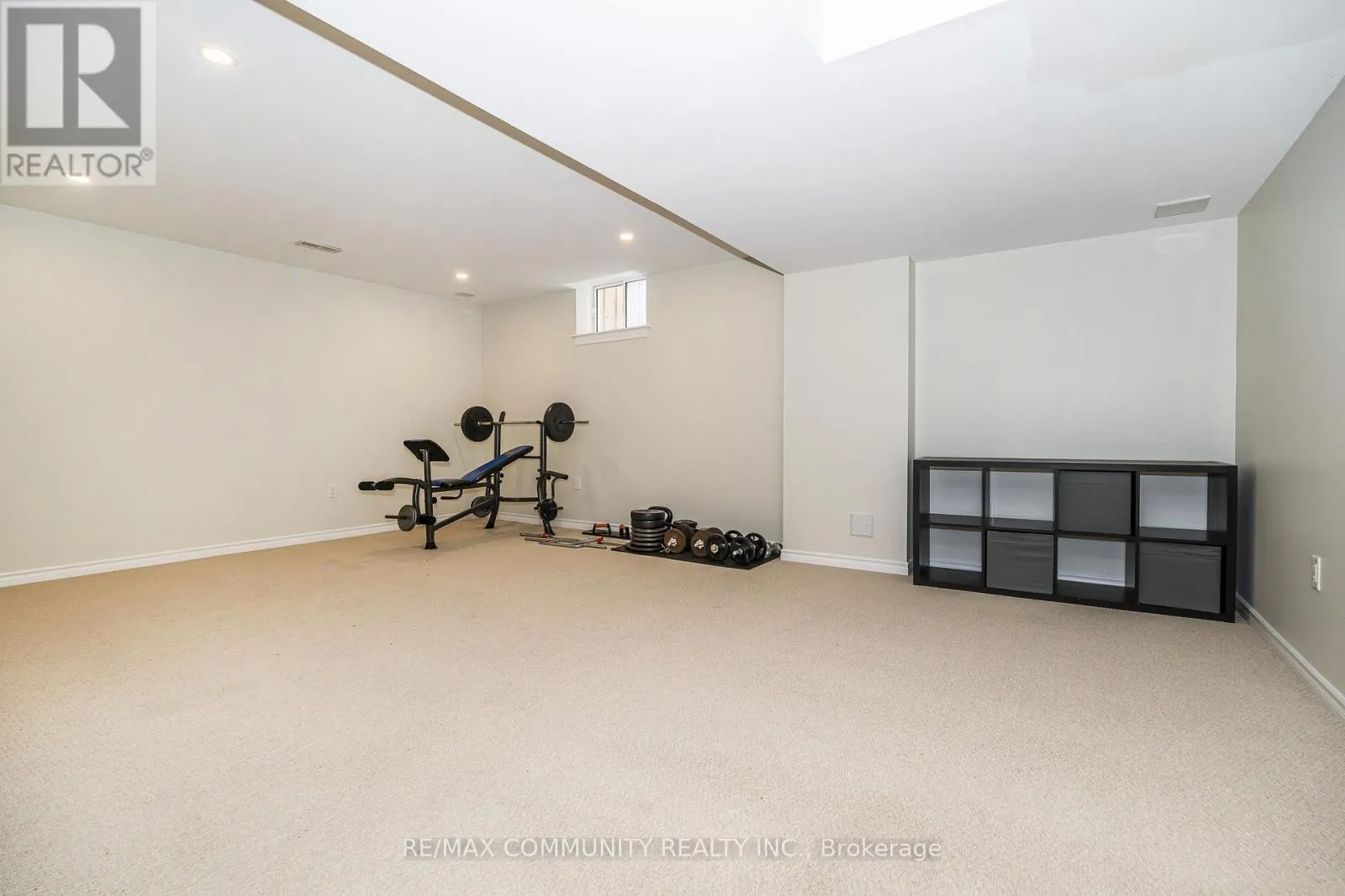 23 HOLYROD DRIVE