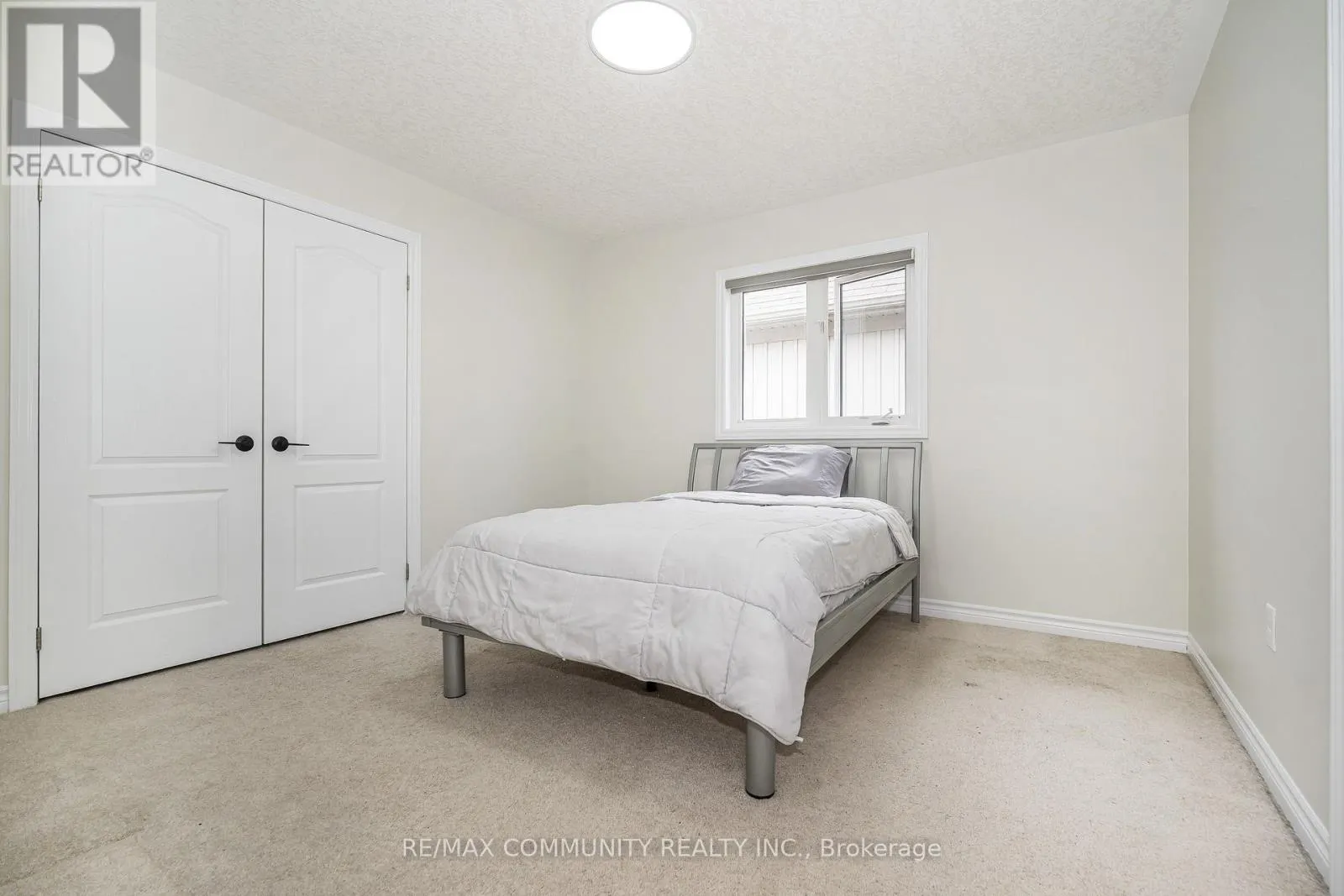 23 HOLYROD DRIVE